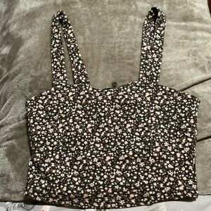 Short Sleeve with Flowers Zipper Back Top Size S
